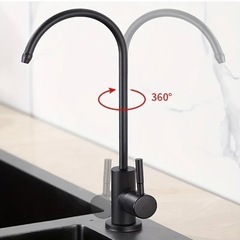 シンプルでモダンなキッチン水栓　蛇口の画像