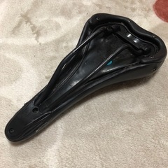 クロスバイク ロードバイクサドルの画像