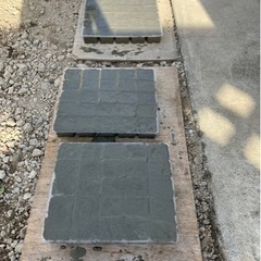 外構屋さん土木屋さん必見‼️建築用スペーサーブロック成形用トレイ　250枚入り1枚あたり200円‼️サイコロトレイの画像