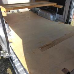 車のパーツの画像