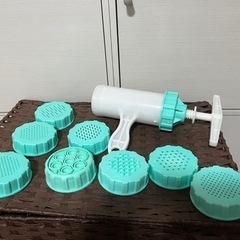 8個/1セット、手動プラスチック製麺機、家庭用キッチンツール製麺機、製麺機5型製麺機、キッチン用品、キッチン用品、キッチンアクセサリー、キッチン用品の画像