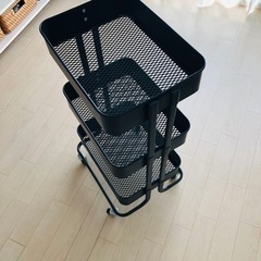 収納ラックの画像