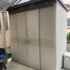 ヨド物置差し上げます。容量豊富な倉庫です。