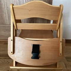 中古 木製 ベビーチェア テーブル付き ベルト付き 子供用 ベビー用 椅子の画像