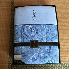 ⭕️⭐️新品未開封品  サンローラン掛け布団  断捨離の為、出品致します。 値下げ交渉可能。お気軽にお申し付け下さい。買い手が見つからない場合には今月末に削除致します。 ⭕️⭐️の画像