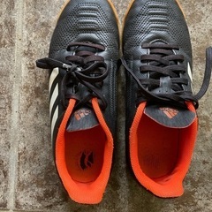 adidas フットサルシューズ