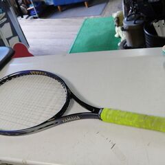 セール中につき、通常特価4,928円より30％引きの3,449円!　【4】YAMAHA 硬式用テニスラケット EOS　ガット劣化　ケース付きの画像