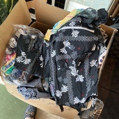子供の服を100円詰め放題の画像