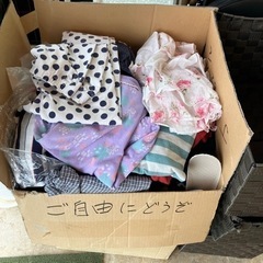 子供の服を100円詰め放題の画像