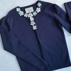 試着のみ【Chesty 】フラワービジューカーディガン 紺色＊定価約23000円の画像