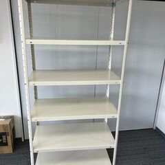 白いキャビネット5段(棚は自由に調節可能)