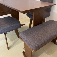 【決まりました】ダイニングテーブル4点セット 回転椅子2脚＋収納ベンチ1つの画像