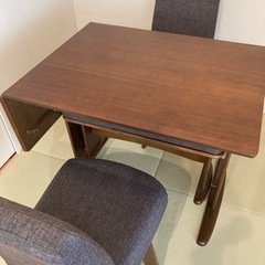 【決まりました】ダイニングテーブル4点セット 回転椅子2脚＋収納...