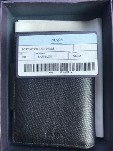 プラダレザー財布