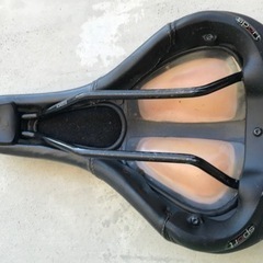 ボートレーサー自転車サドルの画像