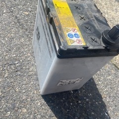 カーバッテリー　古いやつ