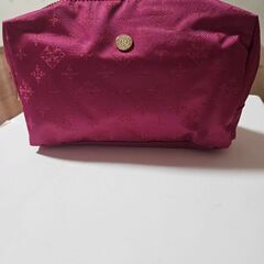 どなたか購入して下さい。少し大きめなポーチ　美品　ラシット　ポーチ