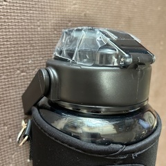 【未使用、新品、カバー付】水筒2リットルの画像