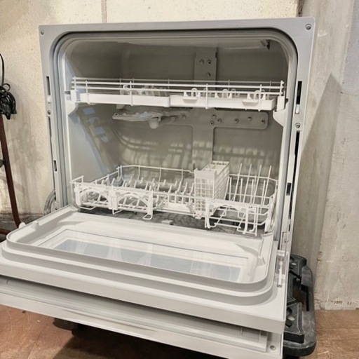 【武蔵小山店】 食器洗い乾燥機 食洗機 パナソニック Panasonic NP-TH4-W 2022年製　家電 キッチン家電 食器洗い機