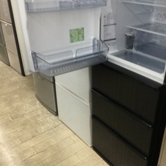 ✨高年式❗️左開き❗️オシャレな木目調❗️冷蔵室から