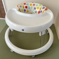歩行器　りんご柄