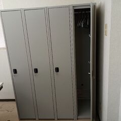 事務デスク他オフィス家具一式の画像