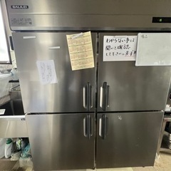 4枚扉の冷凍庫