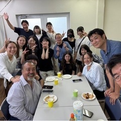 大学生や高校生、外国人、社会人達で活動してます