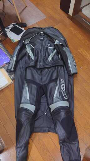 ProBikeレザーのオートバイクスーツ