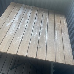 ガーデニングテーブルと椅子セットの画像