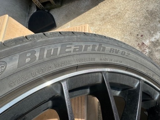 車のパーツ タイヤ、ホイール