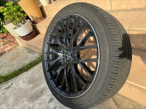 車のパーツ タイヤ、ホイール