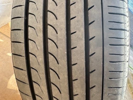 車のパーツ タイヤ、ホイール