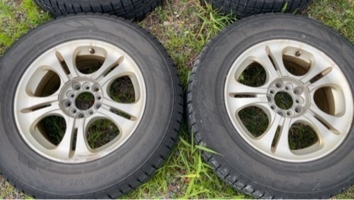 TOYOタイヤSUV用215/70 R16 スタットレス