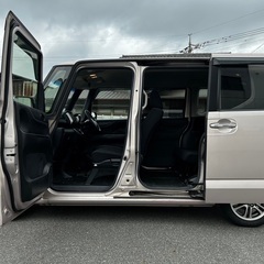 安心の1年保証付き‼️25年式！月々1万円〜分割払い可❗️ 車検2年付き！【名義変更代込み】大人気☆ホンダ N-BOX☆ホンダ純正ナビ付き☆走行中DVD見れます☆両側電動スライドドア☆ETC付き☆バックカメラ付き☆ドラレコ付き☆スマートキー☆フルオートエアコン☆事故修復歴無し☆そのまま乗って帰れます❗️の画像