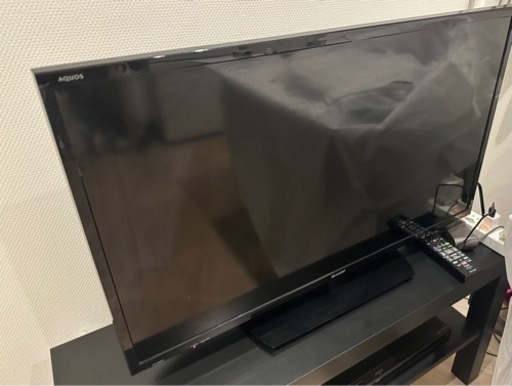 シャープ 32V型 液晶 テレビ AQUOS 2T-C32AE1 ハイビジョン 外付HDD対応(裏番組録画) 2画面表示 2018年モデル とDVDプレーヤー付き。