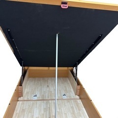 ダブルベッド　跳ね上げ式　フレーム
の画像