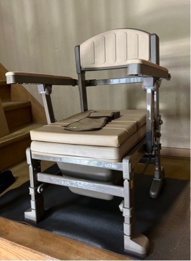 【お盆休み限定】衛生的ポータブルトイレ 介護用品 ウチヱ たためーる 肘掛はねあげ バケツタイプ 丸洗いできる 未使用