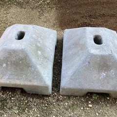 コンクリート製の物干しの土台