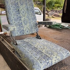 引き取り者決定です。回転座椅子