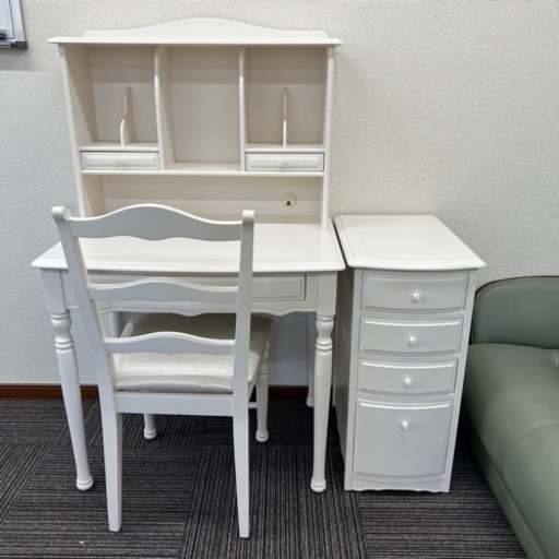 新品アウトレットリリーホワイトデスクリリージョン子供家具 オフィス用家具 机