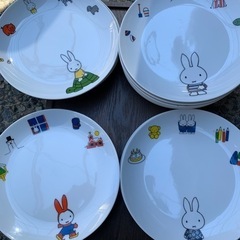 ミッフィーのお皿の画像