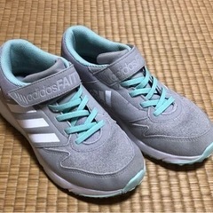 【アディダス】22.5㌢ スニーカー 美品