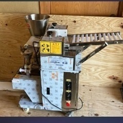 引取り歓迎　新古品 本格派 直輸入：自動餃子製造機 厨房機器 飲...