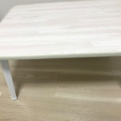 折りたたみテーブルの画像