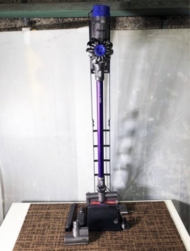 ★ 中古★dyson/ダイソン　v6 コードレスクリーナー　必要な方スタンドプレゼント
