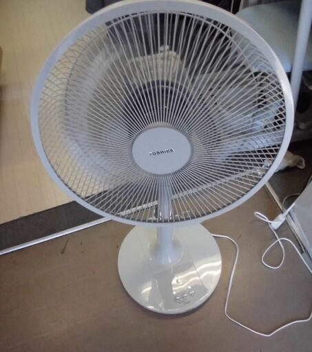 JM18795 東芝扇風機2022年製リモコン無\u003c幅：約36cm 奥行：約36cm 高さ：約69～88cm\u003e 中古品【取りに来られる方限定】