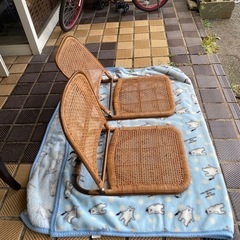 折りたたみ座椅子 籐　2つセットの画像