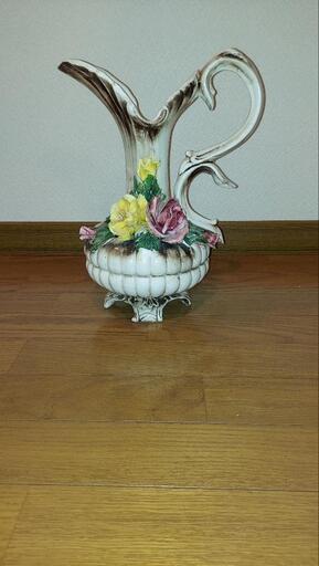 花瓶　水差し風