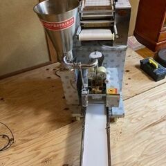 引取り歓迎　新古品 本格派 直輸入：自動餃子製造機 厨房機器 飲食店 業務用の画像